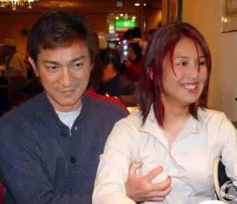胸大的女明星吻胸视频